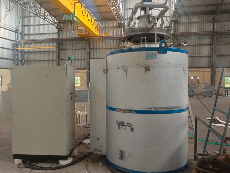 High-temperature pit furnace